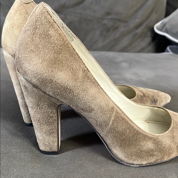 Anne Klein Tan Suede Heels Elegant Pointed-Toe - Picture 3 of 7